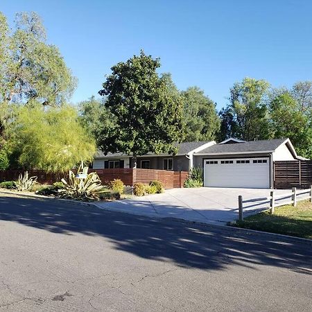 Bouganvilla 4-Bedroom, 2-Baths, Single Family House サウザンドオークス エクステリア 写真