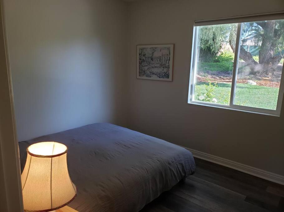 Bouganvilla 4-Bedroom, 2-Baths, Single Family House サウザンドオークス エクステリア 写真