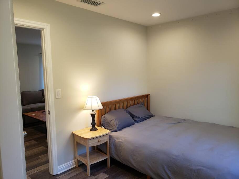 Bouganvilla 4-Bedroom, 2-Baths, Single Family House サウザンドオークス エクステリア 写真