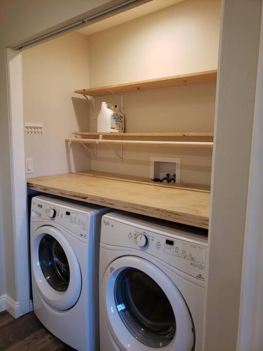 Bouganvilla 4-Bedroom, 2-Baths, Single Family House サウザンドオークス エクステリア 写真