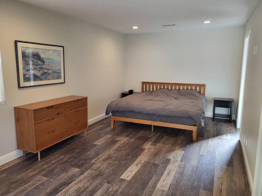Bouganvilla 4-Bedroom, 2-Baths, Single Family House サウザンドオークス エクステリア 写真