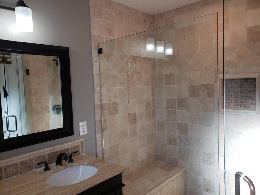 Bouganvilla 4-Bedroom, 2-Baths, Single Family House サウザンドオークス エクステリア 写真