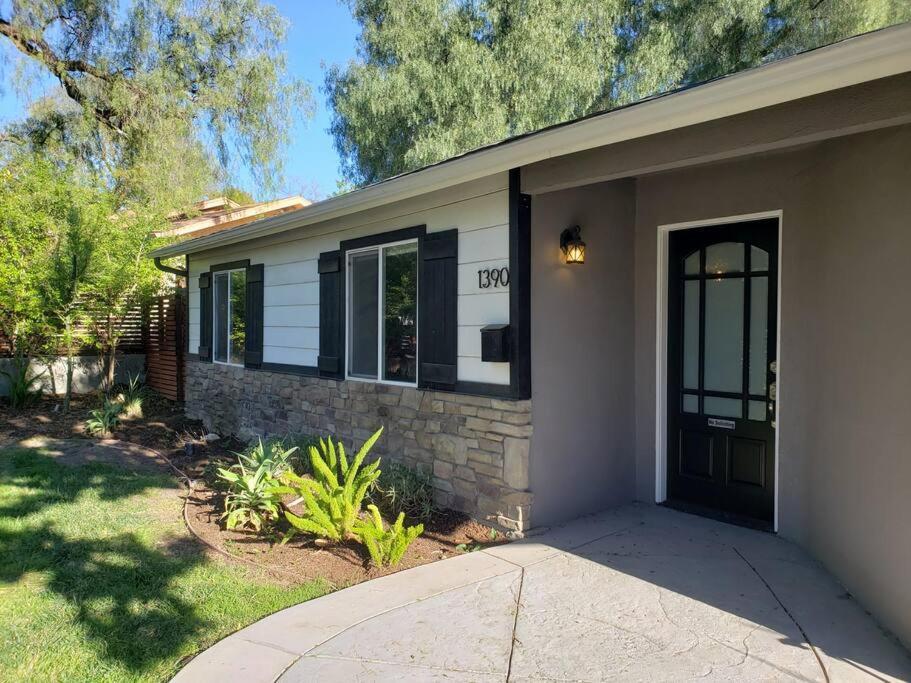 Bouganvilla 4-Bedroom, 2-Baths, Single Family House サウザンドオークス エクステリア 写真