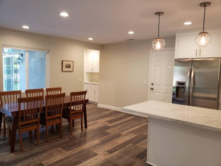Bouganvilla 4-Bedroom, 2-Baths, Single Family House サウザンドオークス エクステリア 写真