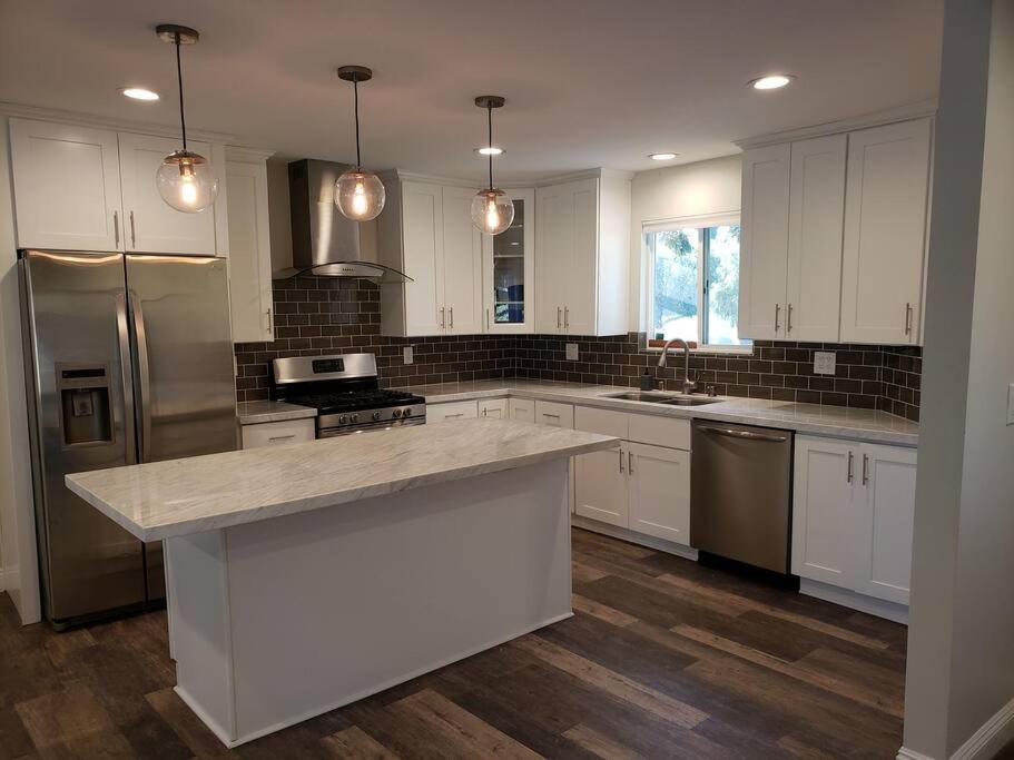 Bouganvilla 4-Bedroom, 2-Baths, Single Family House サウザンドオークス エクステリア 写真